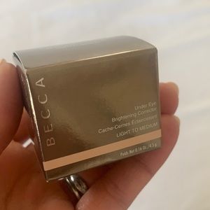 Becca Under Eye Brightening Corrector